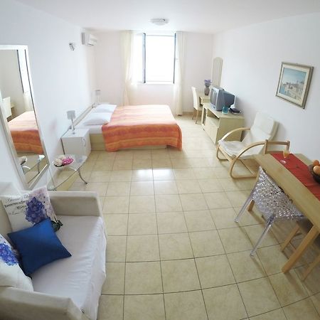 Tamarix Residence Vinjerac Bagian luar foto