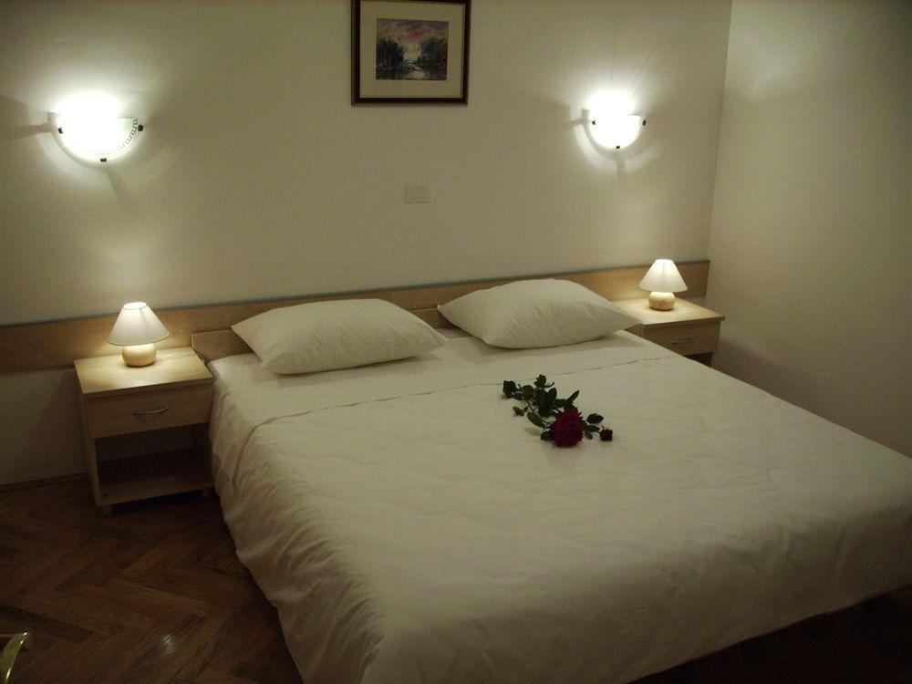 Tamarix Residence Vinjerac Bagian luar foto