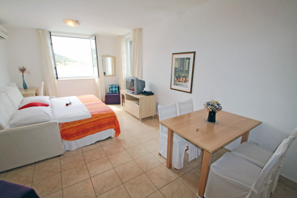 Tamarix Residence Vinjerac Bagian luar foto