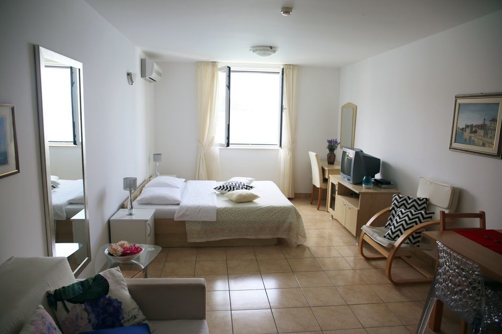 Tamarix Residence Vinjerac Bagian luar foto